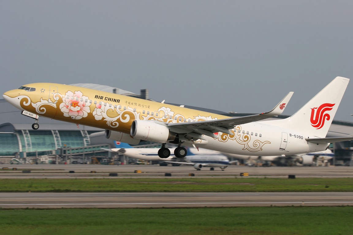波音737-800国航,波音737-900 国航最新牡丹彩绘 b-5390 boeing 737-800 b-5390 中国广州白云机场